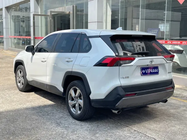 Toyota RAV4 — Фото автомобиля 4