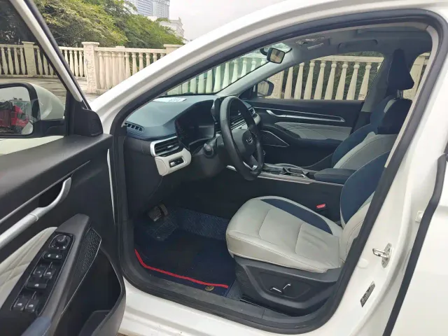 Geely Emgrand — Фото автомобиля 4
