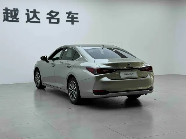Lexus ES — Фото автомобиля 19