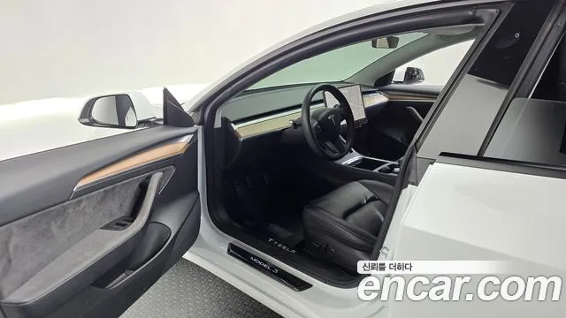 Tesla Model 3 — Фото автомобиля 9