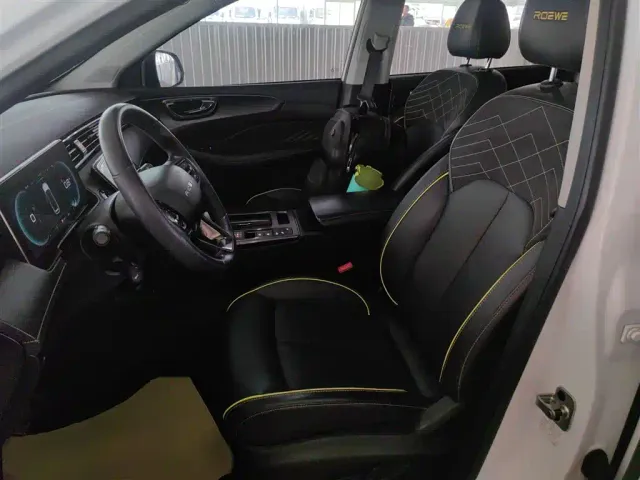 Roewe RX5 — Фото автомобиля 14