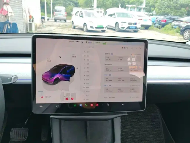 Tesla Model Y — Фото автомобиля 11