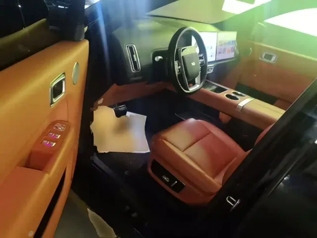 Li Auto L8 — Фото автомобиля 14