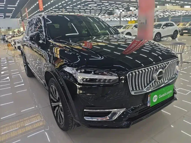 Volvo XC90 — Фото автомобиля 3