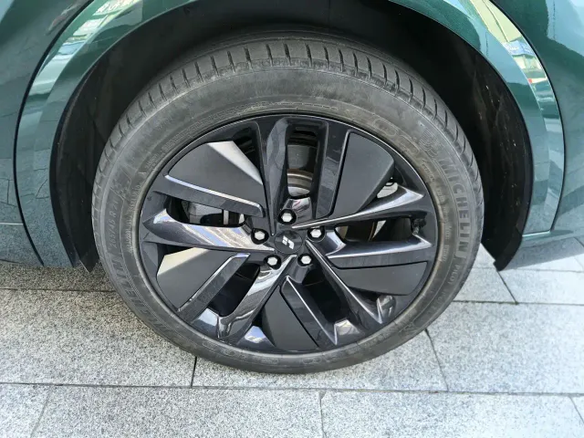 Li Auto L9 — Фото автомобиля 16