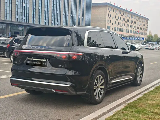 Aito M8 — Фото автомобиля 10