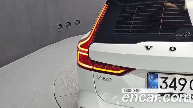 Volvo V60 — Фото автомобиля 22