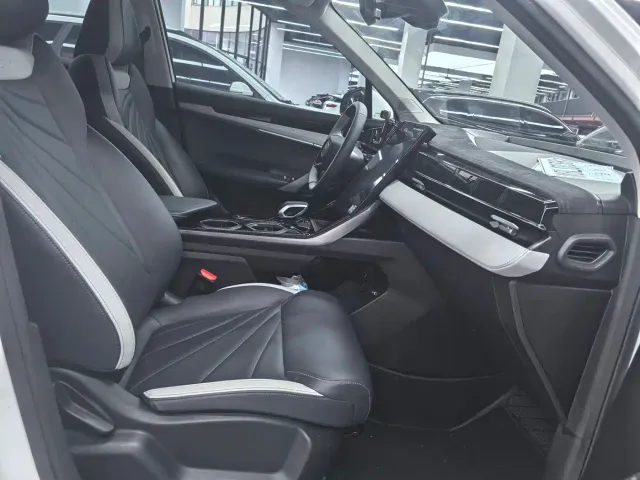 Geely Boyue L — Фото автомобиля 13