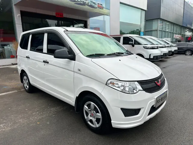 Wuling Hongguang — Фото автомобиля 3