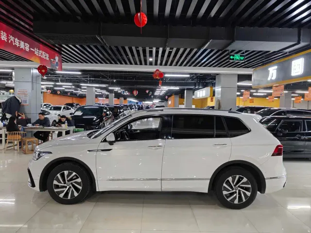 Volkswagen Tiguan L PHEV — Фото автомобиля 7