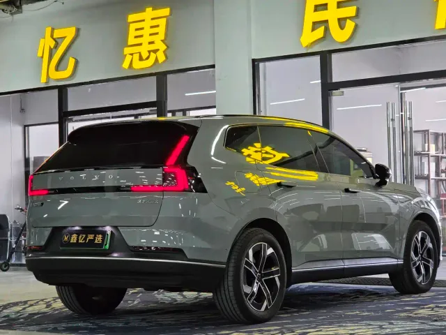 Volvo XC70 Plug-in Hybrid — Фото автомобиля 11