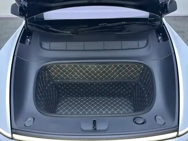 Tesla Model Y — Фото автомобиля 12