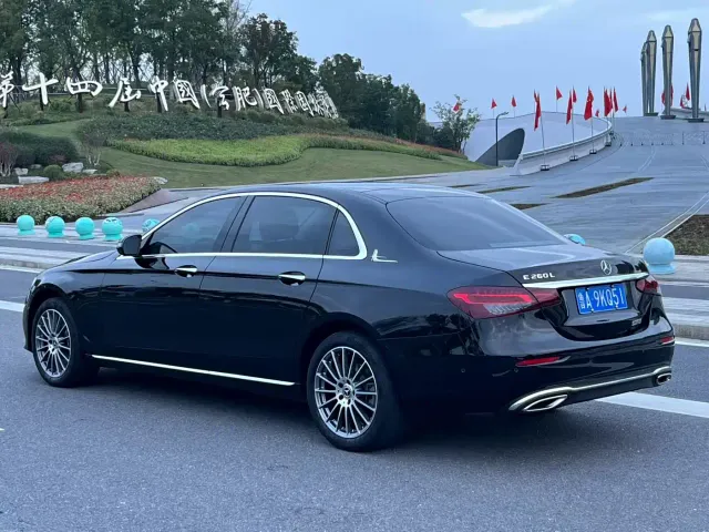 Mercedes-Benz E-Class — Фото автомобиля 5