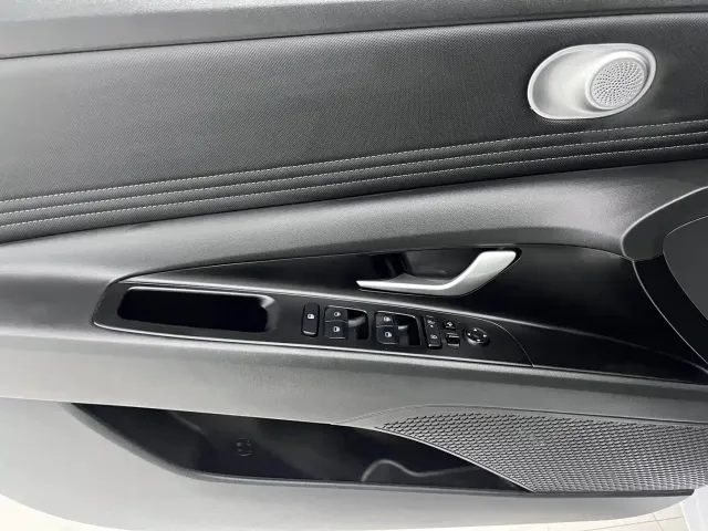 Hyundai Elantra — Фото автомобиля 8
