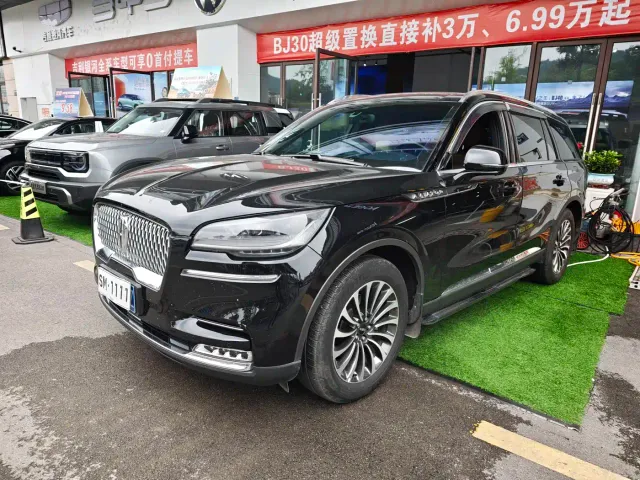 Фотография автомобиля — Lincoln Aviator