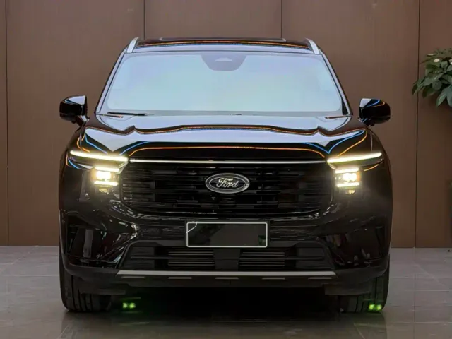 Ford Edge — Фото автомобиля 3