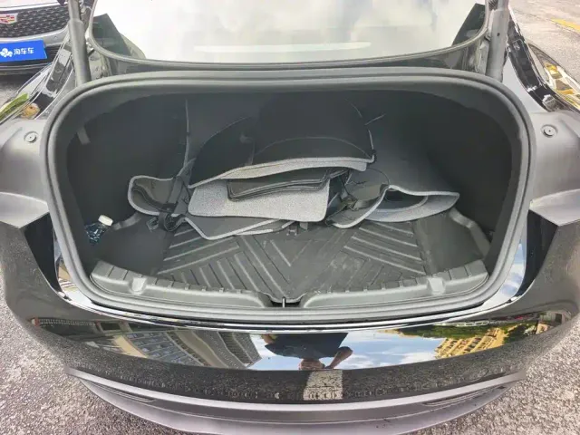 Tesla Model 3 — Фото автомобиля 4