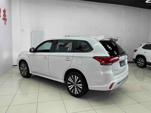 Mitsubishi Outlander — Фото автомобиля 5