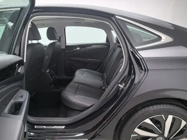 Volkswagen Passat — Фото автомобиля 15
