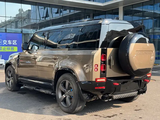 Land Rover Defender — Фото автомобиля 6