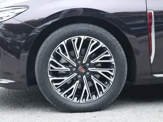 Hongqi H5 — Фото автомобиля 7