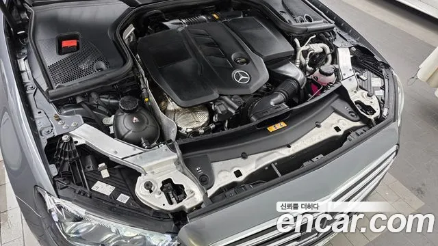 Mercedes-Benz E-Class — Фото автомобиля 3