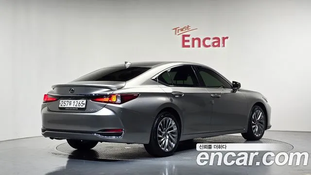 Lexus ES Generation 7 — Фото автомобиля 2