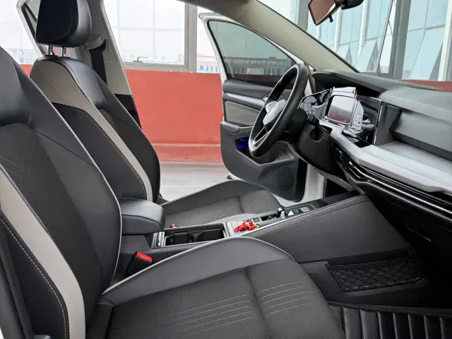 Volkswagen Golf — Фото автомобиля 7
