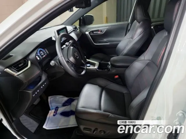 Toyota RAV4 — Фото автомобиля 7