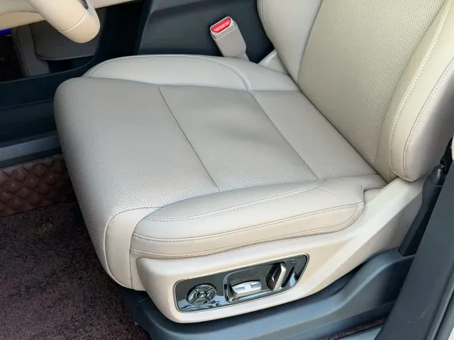 Li Auto MEGA — Фото автомобиля 15