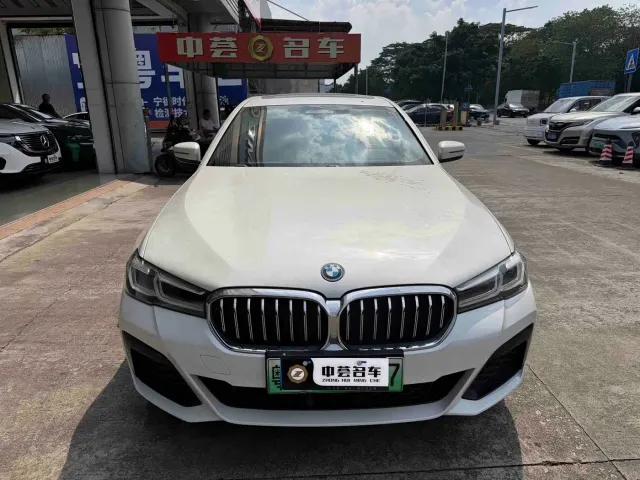 BMW 5 Series — Фото автомобиля 2