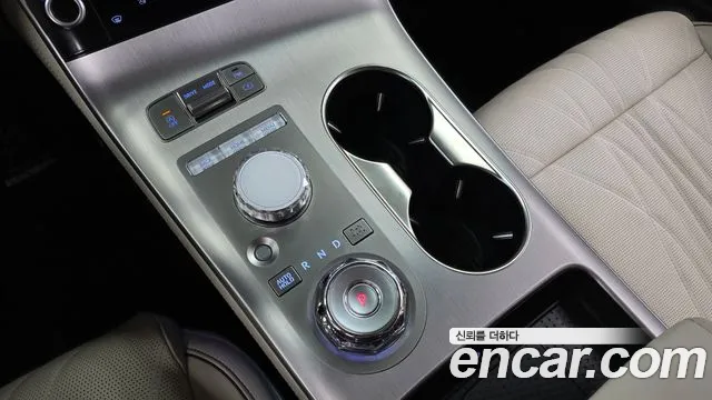 Genesis GV70 — Фото автомобиля 12