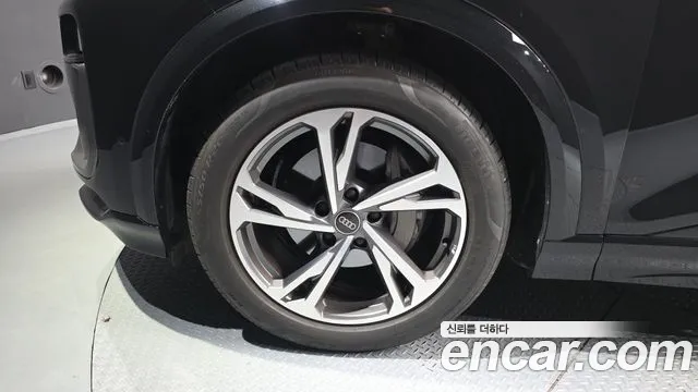 Audi Q6 e-tron — Фото автомобиля 5