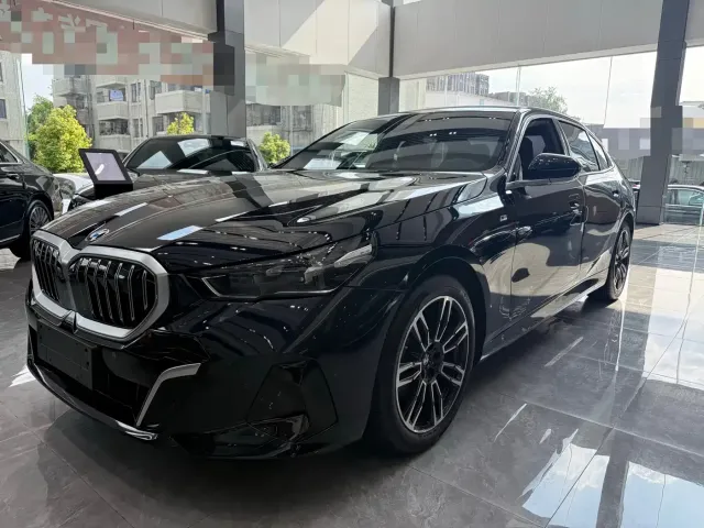 Фотография автомобиля — BMW 5 Series