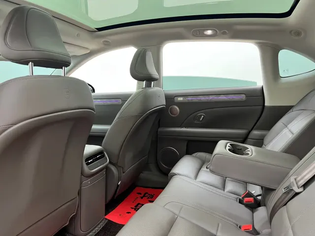 IM Motors LS6 — Фото автомобиля 18