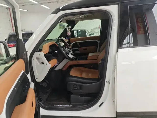 Land Rover Defender — Фото автомобиля 3