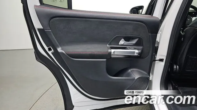 Mercedes-Benz GLB-Class — Фото автомобиля 14