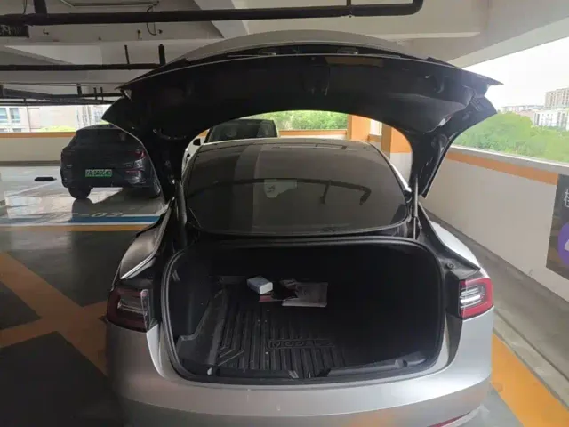 Tesla Model 3 — Фото автомобиля 15