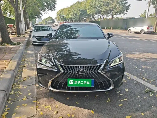 Lexus ES — Фото автомобиля 2