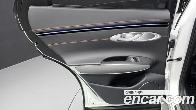 Genesis GV70 — Фото автомобиля 25