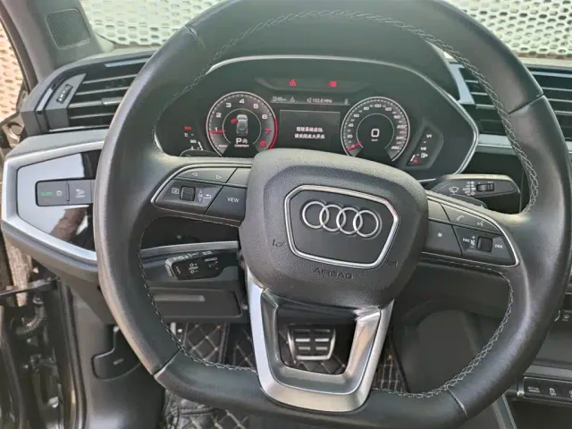 Audi Q3 — Фото автомобиля 10
