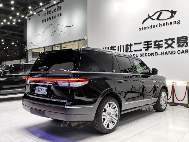 Lincoln Navigator — Фото автомобиля 19