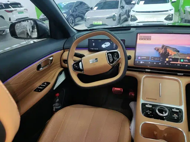 Geely Galaxy Starship 7 EM-i — Фото автомобиля 10