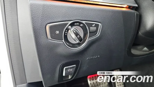 Mercedes-Benz E-Class — Фото автомобиля 20