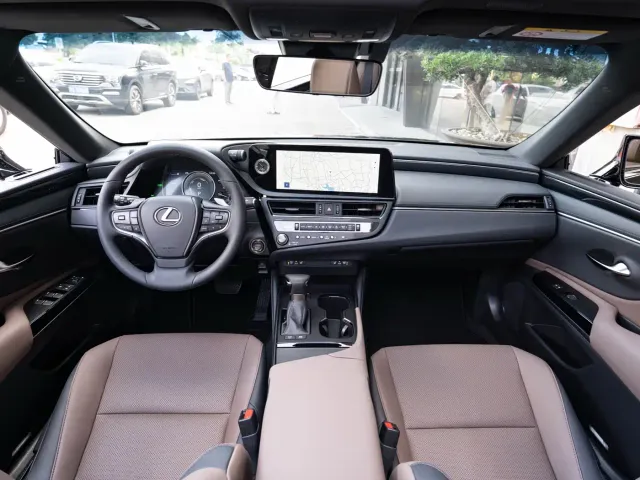Lexus ES — Фото автомобиля 12