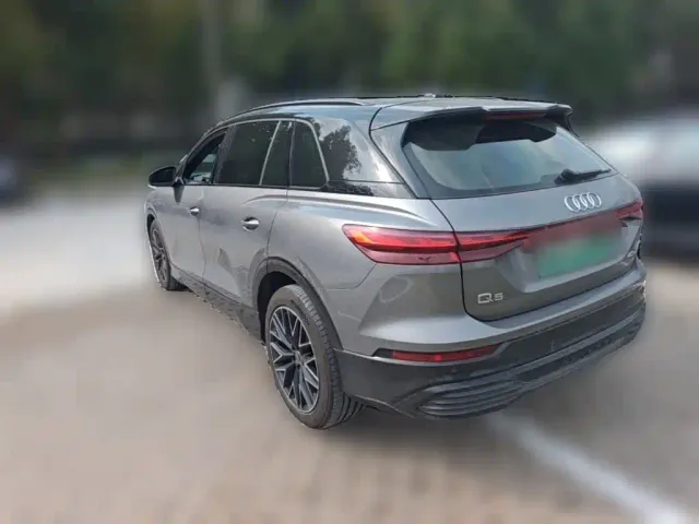 Audi Q5 e-tron — Фото автомобиля 6