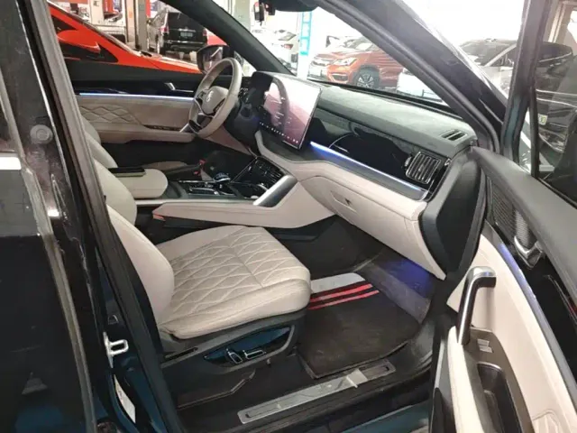 BYD Tang — Фото автомобиля 24