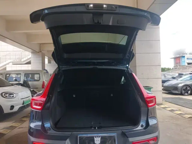 Volvo XC40 — Фото автомобиля 18