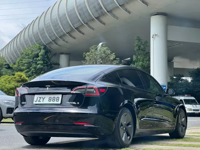 Tesla Model 3 — Фото автомобиля 7