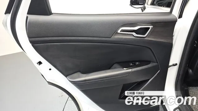Kia Sportage Sportage 5-е поколение Бензин 1.6 турбо 2WD — Фото автомобиля 8